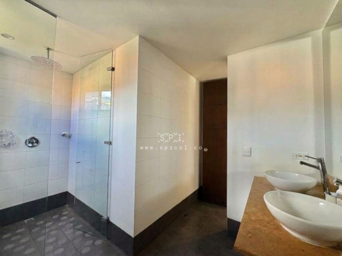Apartamento de 2 alcobas en arriendo en Castropol, Medellín, 150 m² · foto 17 de 21