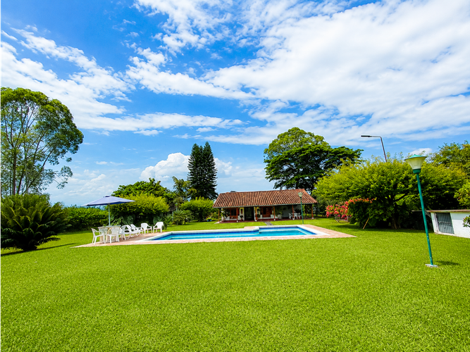 Finca en venta en Arenal, Cali, 320 m² · foto 2 de 24
