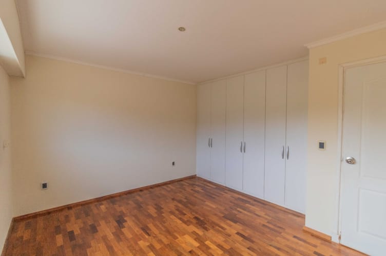 Casa en alquiler de 5 dormitorios c/cochera en Barrio Privado Carmel · Foto 6