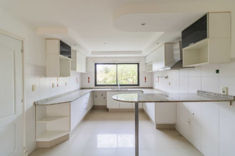 Casa en alquiler de 5 dormitorios c/cochera en Barrio Privado Carmel · Foto 7
