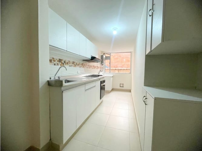 Apartamento de 3 alcobas en arriendo en Cedritos, Bogotá, 78 m² · foto 3 de 24