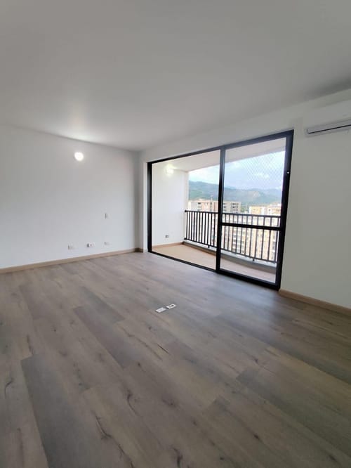 Apartaestudio en venta en La Flora, Cali, 38 m² · foto 2 de 16