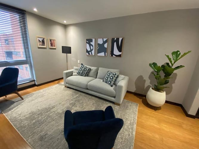 Apartamento de 1 alcoba en arriendo en Chicó Navarra, Bogotá, 54 m² · foto 3 de 16