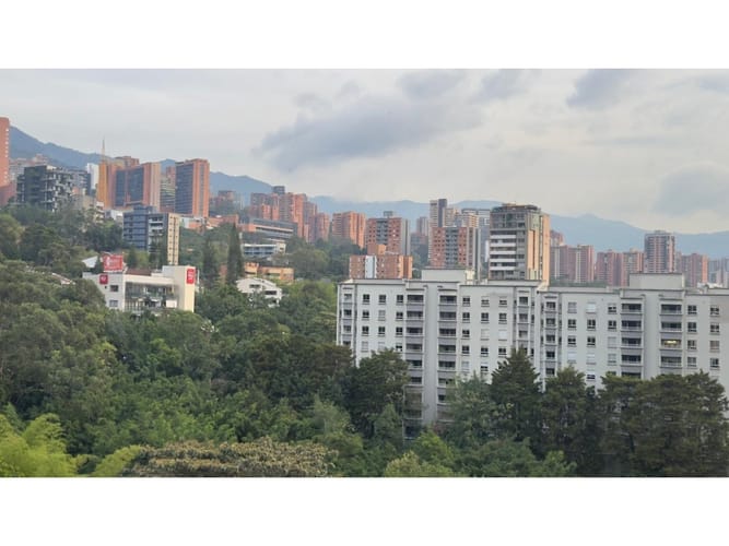 Apartamento de 3 alcobas en venta en La Florida, Medellín, 99 m² · foto 4 de 22