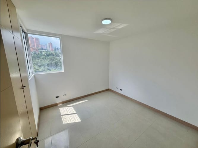 Apartamento de 3 alcobas en venta en La Florida, Medellín, 99 m² · foto 7 de 22