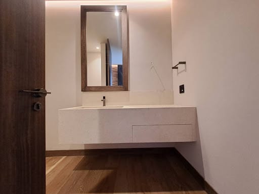 Apartamento de 3 alcobas en arriendo en Lalinde, Medellín, 302 m² · foto 3 de 24