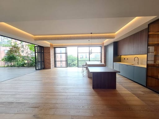 Apartamento de 3 alcobas en arriendo en Lalinde, Medellín, 302 m² · foto 7 de 24