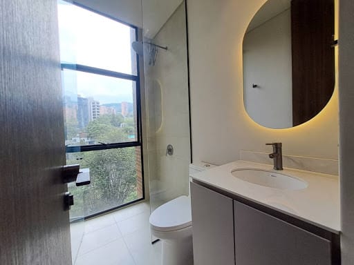 Apartamento de 3 alcobas en arriendo en Lalinde, Medellín, 302 m² · foto 16 de 24