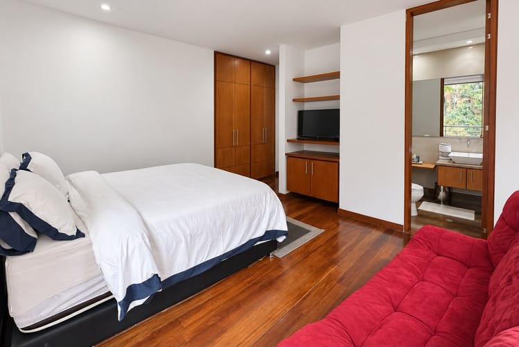Apartamento de 3 alcobas en arriendo en Los Rosales, Bogotá, 200 m² · foto 17 de 19