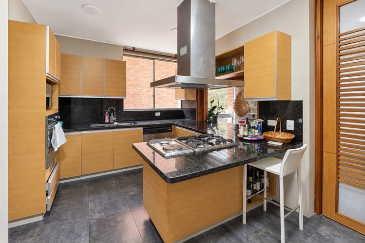 Apartamento de 3 alcobas en arriendo en Los Rosales, Bogotá, 200 m² · foto 6 de 19