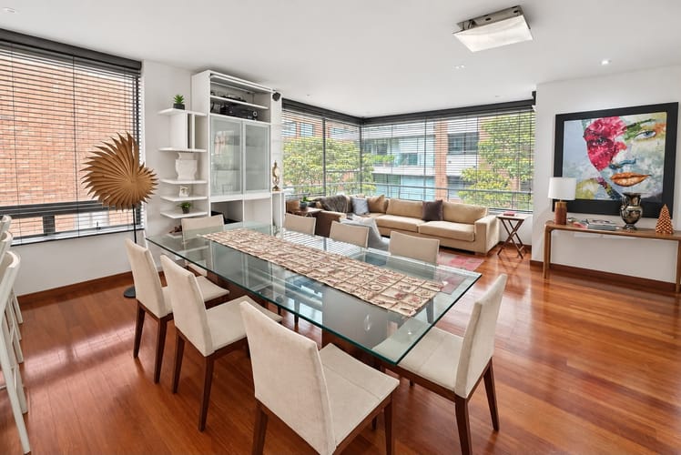 Apartamento de 3 alcobas en arriendo en Los Rosales, Bogotá, 200 m² · foto 2 de 19