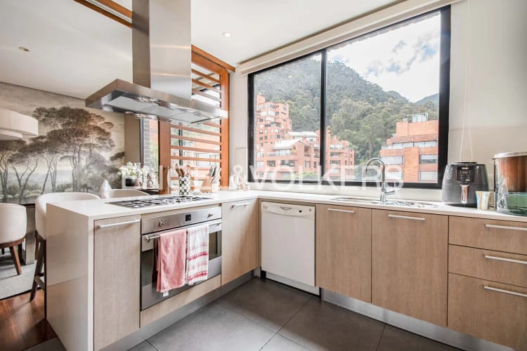 Apartamento de 3 alcobas en venta en Los Rosales, Bogotá, 309 m² · foto 8 de 24