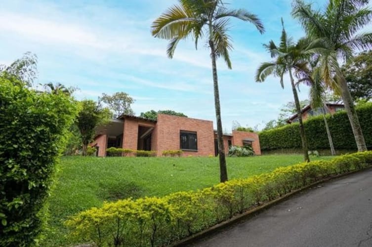 Casa de 3 alcobas en venta en Cerritos, Pereira, 1000 m² · foto 2 de 15