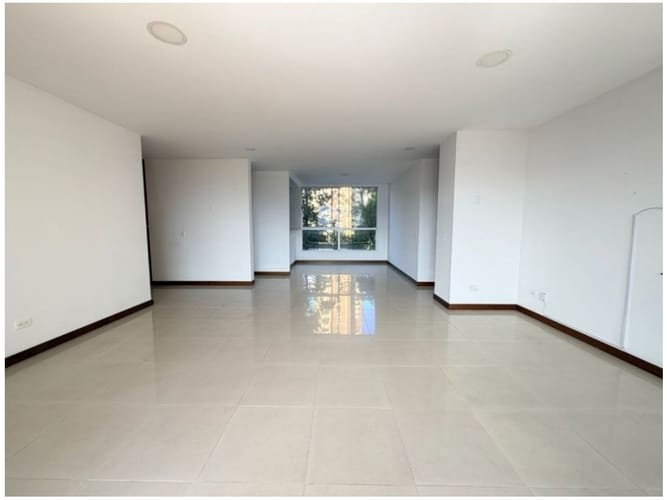 Apartamento de 2 alcobas en venta en El Tesoro, Medellín, 125 m² · foto 4 de 15