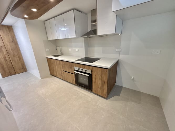 Apartamento de 2 alcobas en venta en Santa Barbara Central, Bogotá, 68 m² · foto 2 de 17