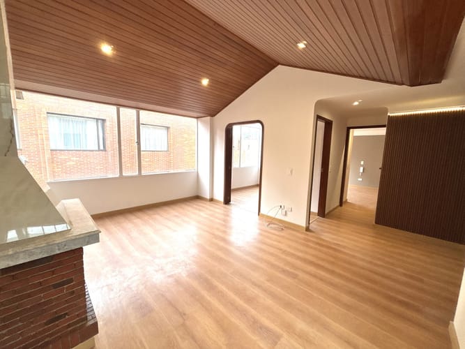 Apartamento de 2 alcobas en venta en Santa Barbara Central, Bogotá, 68 m² · foto 4 de 17