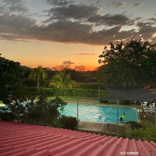Casa de 8 alcobas en venta en Ricaurte · foto 10 de 11