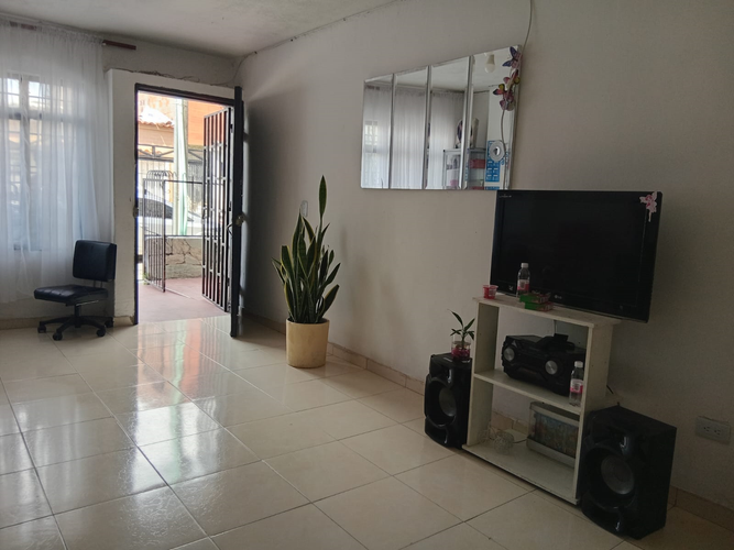 Casa de 7 alcobas en venta en Departamental, Cali, 250 m² · foto 5 de 12
