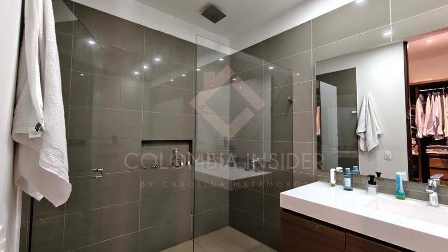 Apartamento de 1 alcoba en venta en Chico Norte, Bogotá, 50 m² · foto 13 de 14