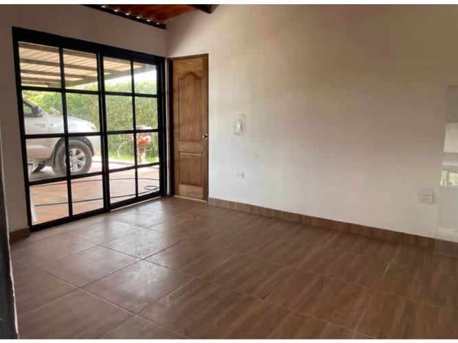 Casa de 3 alcobas en arriendo en El Carmen De Viboral, El Carmen de Viboral, 200 m² · foto 5 de 10