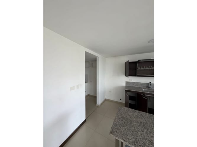 Apartamento de 2 alcobas en arriendo en El Poblado, Medellín, 76 m² · foto 4 de 14