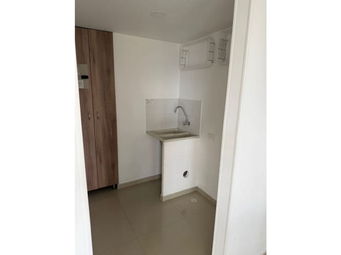 Apartamento de 2 alcobas en arriendo en El Poblado, Medellín, 76 m² · foto 11 de 14