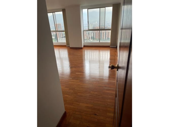 Apartamento de 3 alcobas en arriendo en Castropol, Medellín, 116 m² · foto 5 de 12
