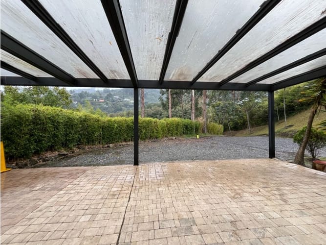 Casa de 5 alcobas en arriendo en Santa Catalina, Medellín, 450 m² · foto 4 de 24