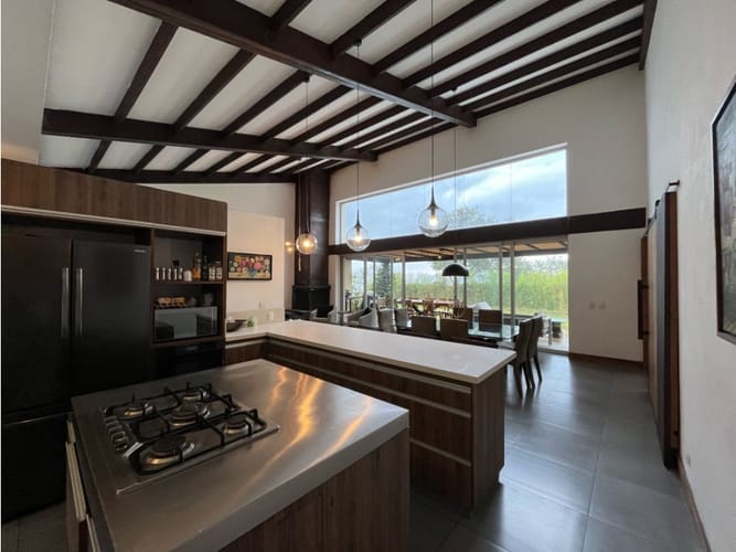 Casa de 5 alcobas en arriendo en Santa Catalina, Medellín, 450 m² · foto 5 de 24