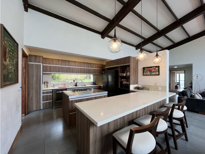 Casa de 5 alcobas en arriendo en Santa Catalina, Medellín, 450 m² · foto 6 de 24
