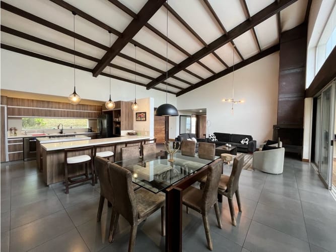 Casa de 5 alcobas en arriendo en Santa Catalina, Medellín, 450 m² · foto 7 de 24