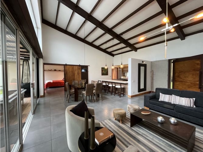 Casa de 5 alcobas en arriendo en Santa Catalina, Medellín, 450 m² · foto 8 de 24