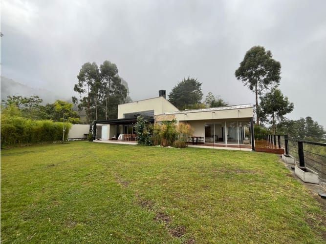 Casa de 5 alcobas en arriendo en Santa Catalina, Medellín, 450 m² · foto 12 de 24