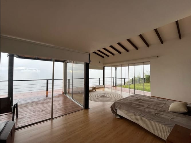 Casa de 5 alcobas en arriendo en Santa Catalina, Medellín, 450 m² · foto 16 de 24