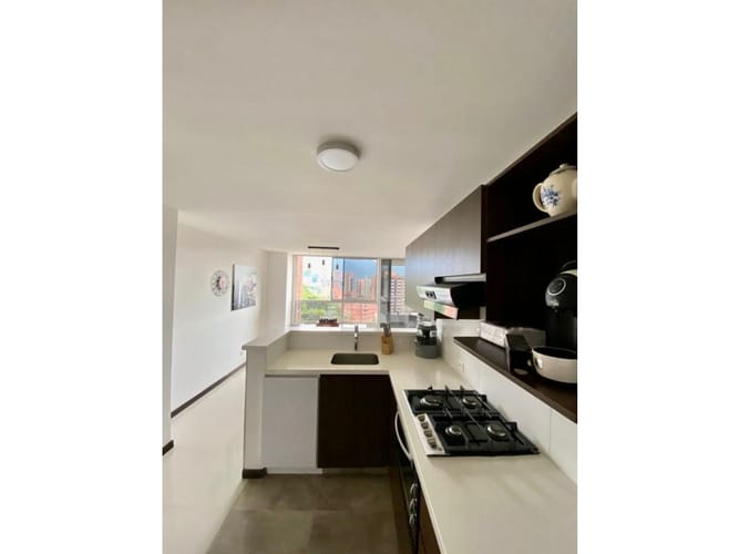 Apartamento de 2 alcobas en arriendo en Montessori, Medellín, 90 m² · foto 3 de 16