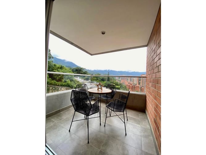 Apartamento de 2 alcobas en arriendo en Montessori, Medellín, 90 m² · foto 5 de 16