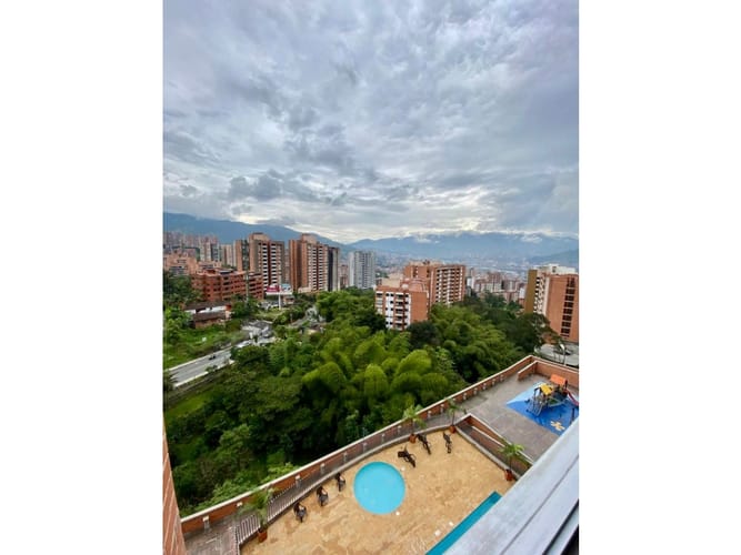 Apartamento de 2 alcobas en arriendo en Montessori, Medellín, 90 m² · foto 13 de 16