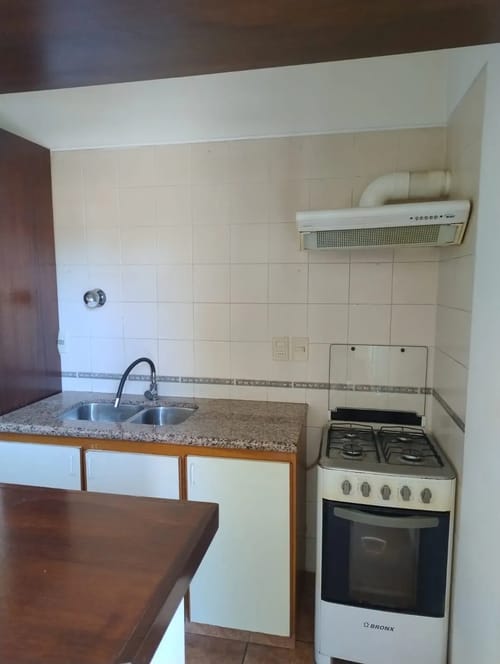 ALQUILER EN ATAHUALPA, MONO AMBIENTE CON PEQUEÑO ENTRE PISO, AL FRENTE, POR ESCALERA CON GASTOS COMUNES BAJOS, SEMI EQUIPADO · Foto 2