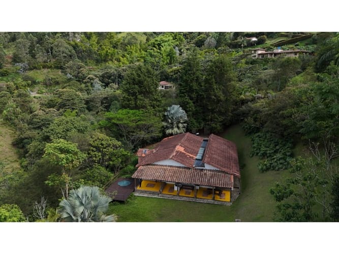 Casa de 3 alcobas en venta en La Corrala, Manizales, 320 m² · foto 2 de 24