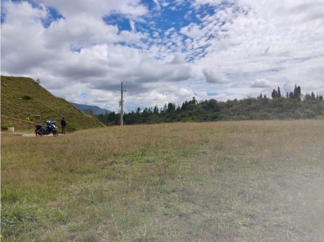 Lote en venta en La Brizuela, Guarne, 1500 m² · foto 4 de 5
