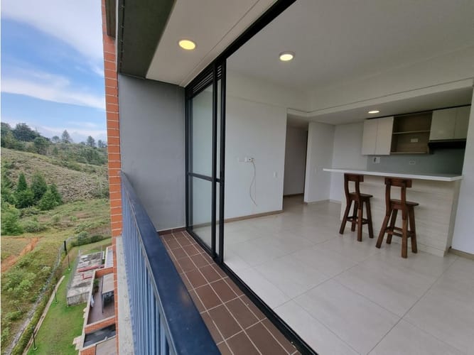 Apartamento de 2 alcobas en venta en Barro Blanco, Rionegro, 68 m² · foto 2 de 14