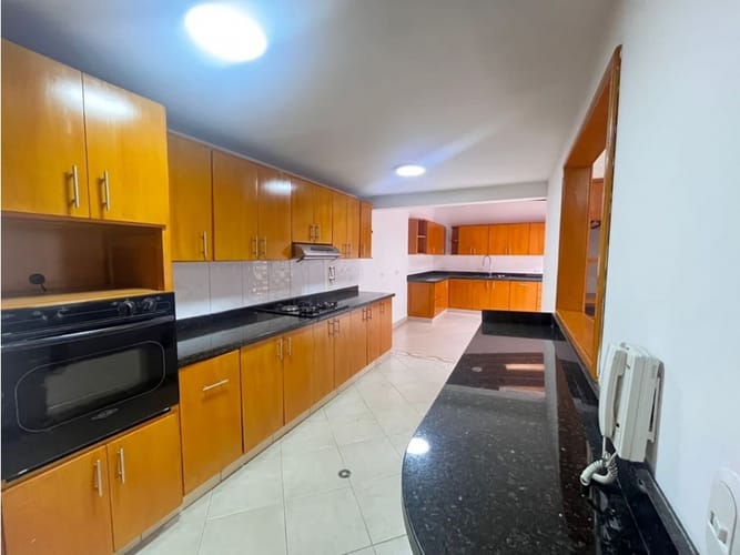 Casa de 3 alcobas en arriendo en Patio Bonito, Medellín, 261 m² · foto 4 de 21