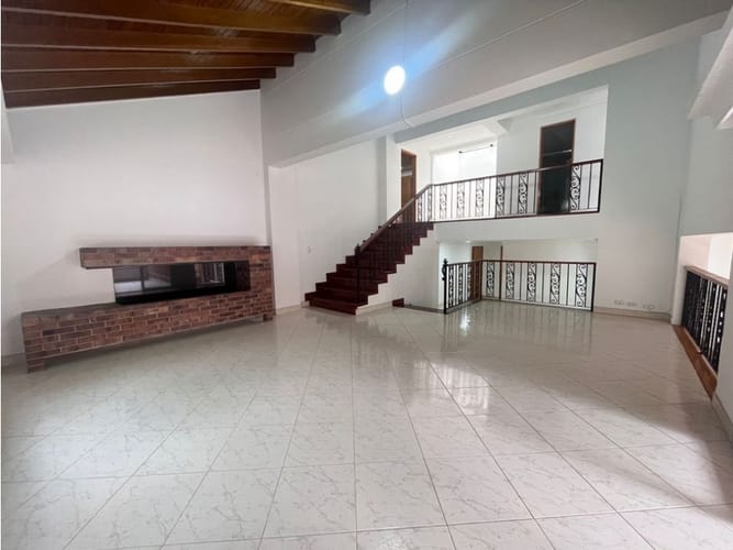 Casa de 3 alcobas en arriendo en Patio Bonito, Medellín, 261 m² · foto 5 de 21