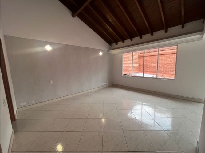 Casa de 3 alcobas en arriendo en Patio Bonito, Medellín, 261 m² · foto 7 de 21