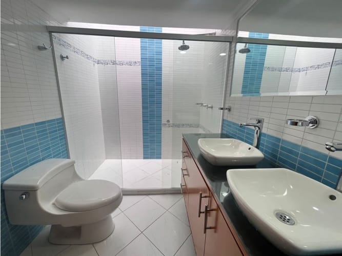 Casa de 3 alcobas en arriendo en Patio Bonito, Medellín, 261 m² · foto 10 de 21