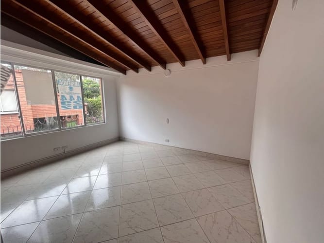 Casa de 3 alcobas en arriendo en Patio Bonito, Medellín, 261 m² · foto 11 de 21