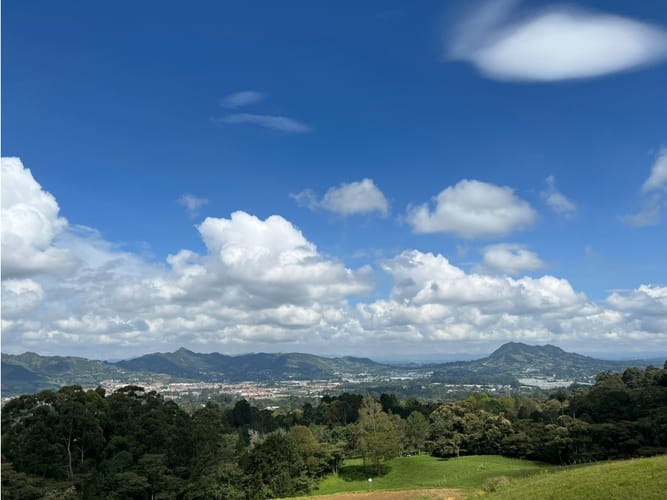 Lote en venta en Lomitas, La Ceja, 1850 m² · foto 2 de 8
