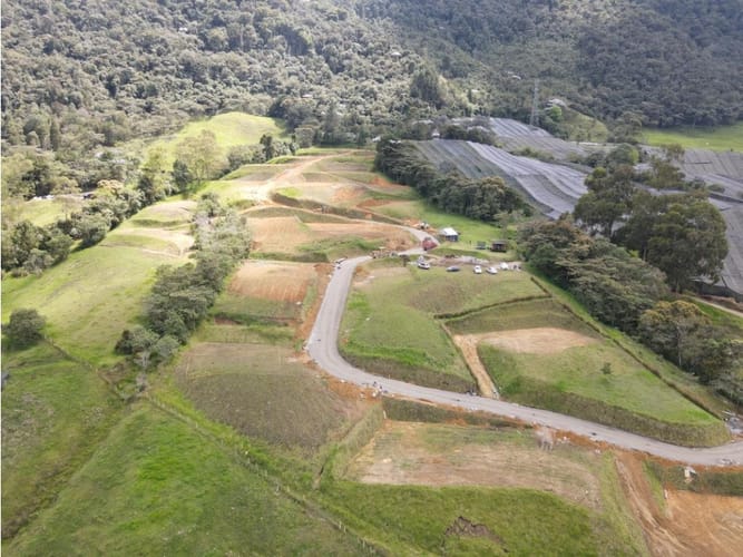 Lote en venta en Lomitas, La Ceja, 1850 m² · foto 5 de 8