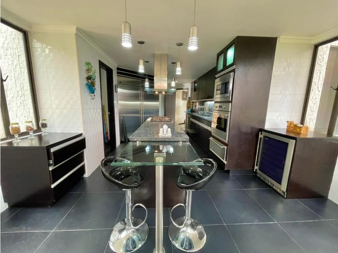 Apartamento de 4 alcobas en arriendo en El Poblado, Medellín, 480 m² · foto 22 de 22