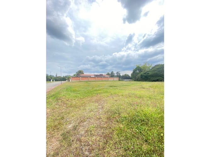 Lote en venta en Llano Grande, Rionegro, 2700 m² · foto 2 de 11
